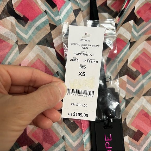 NWT BEBE Women's Silk Blouse Geometric Luxurious Button Down Long Sleeve, XS sz - Picture 7 of 17